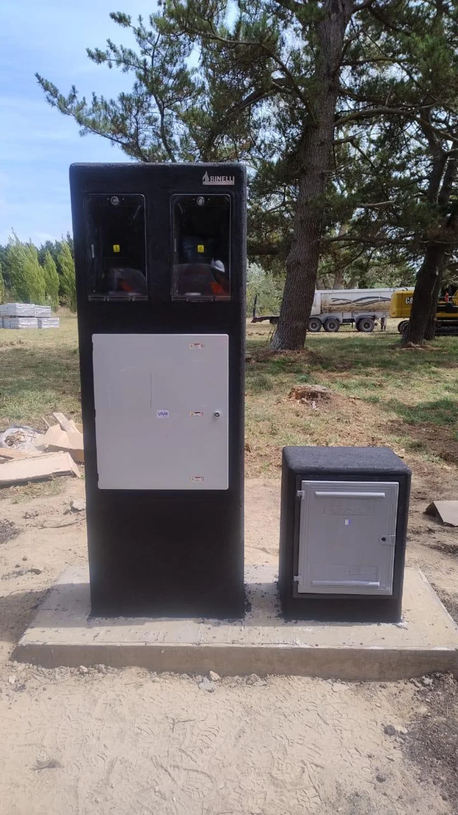 PILAR DE LUZ Y GABINETE DE GAS DOBLE - mini 2